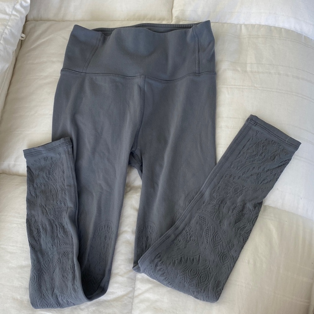 Lululemon Capri Lace yoga pants